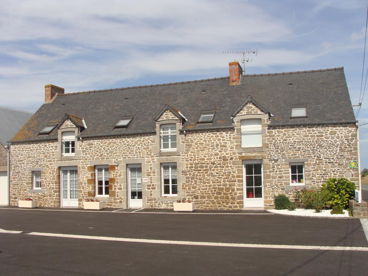 Chambres D'Hotes Le Petit Angle Saint-Broladre Exteriör bild