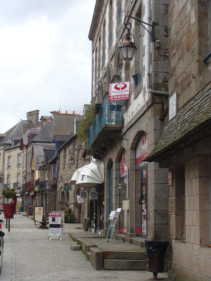 Chambres D'Hotes Le Petit Angle Saint-Broladre Exteriör bild